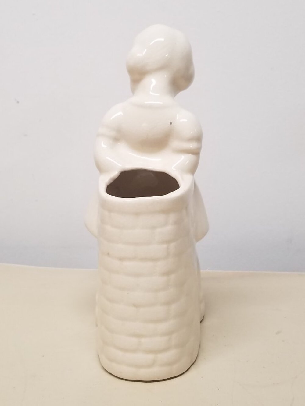 Vintage White Young Girl Leaning on Basket Planter - Picture 3 of 6